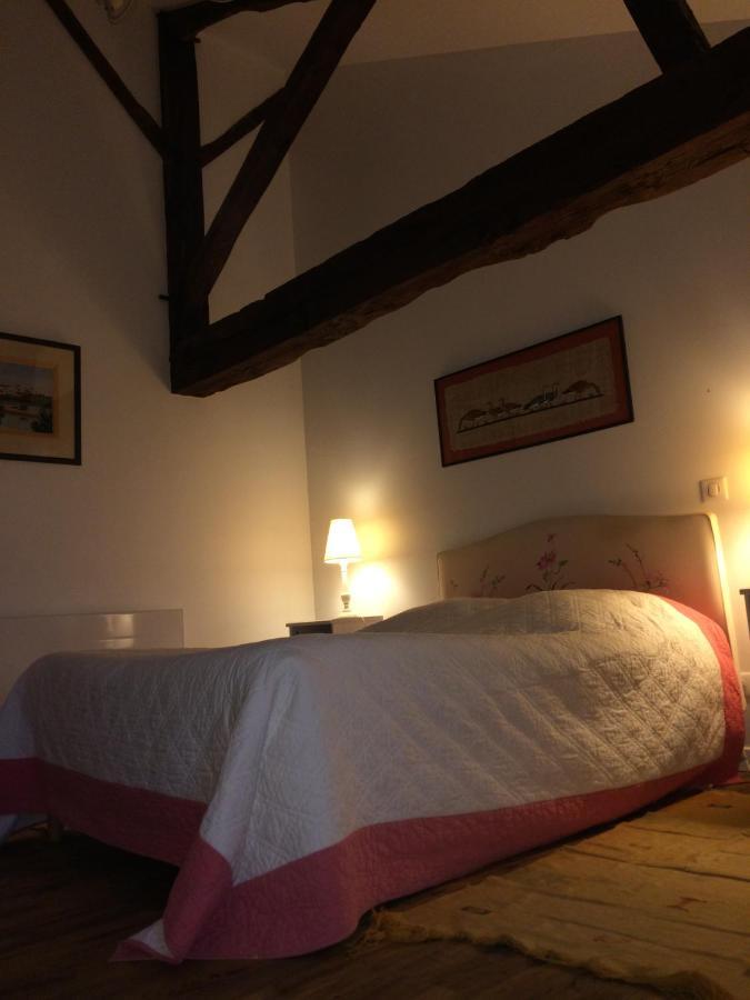 chambre dans Prieuré de caractère XVIII siècle Planioles Esterno foto